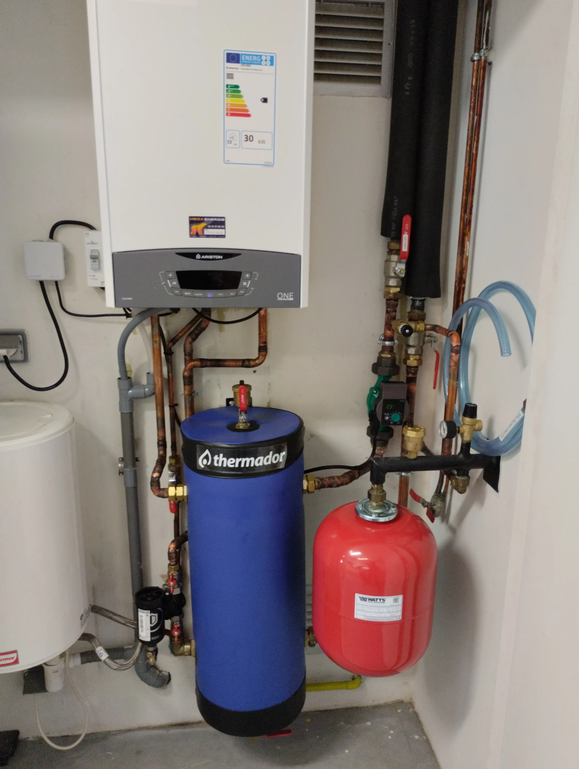 Installation d'un système de chauffage Ariston Clas One et ballon Thermador par Mega Énergie aux Sables-d'Olonne.